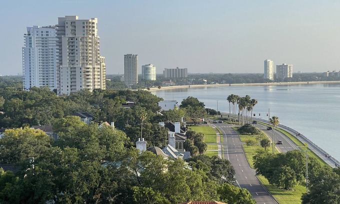 Bayshore Beautiful Condo | 2 Bd/2 Ba Bayshore Blvd Condo|spectacular views of Tampa Bay|Free Parking|Pool