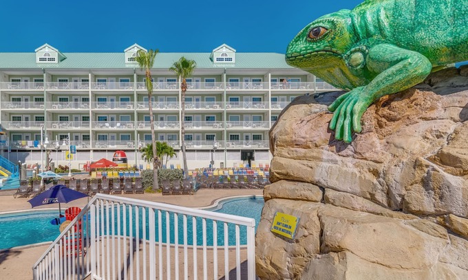 Indian Rocks Beach Condo | 2 BD/2BA Condo at Waterpark - 4 FREE waterpark passes