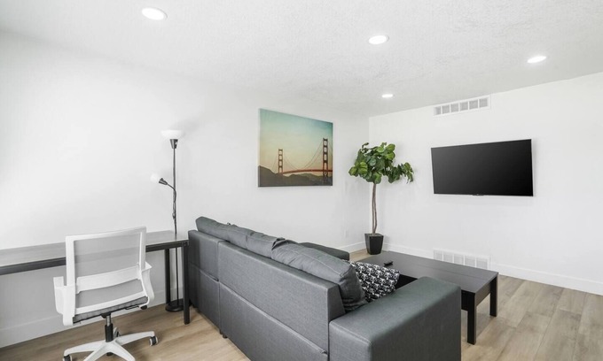 West Valley City House | 2 Bdr 1 Ba Close 2 Airport & SLC