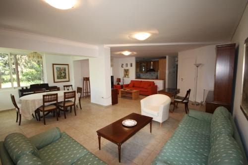 Marousi Apartment | 2 Bdr Park View Apt - 130m2 & Private Patio