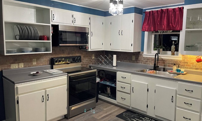 Dice Apartment | 2 bdrm, sleeps 7 apartment. Pet friendly. Pool onsite. Outdoor grill. Hazard, KY
