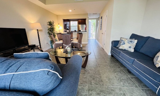 Ruskin Condo | 2 bdrm Waterfront Private Beach Resort! Sleeps 7! Walk to the beach and Restaurants.