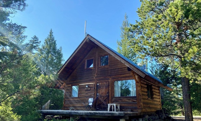 Tatlayoko Lake Cabin | #2 Beautiful modern log cabin in Tatlayoko Valley with an amazing view.