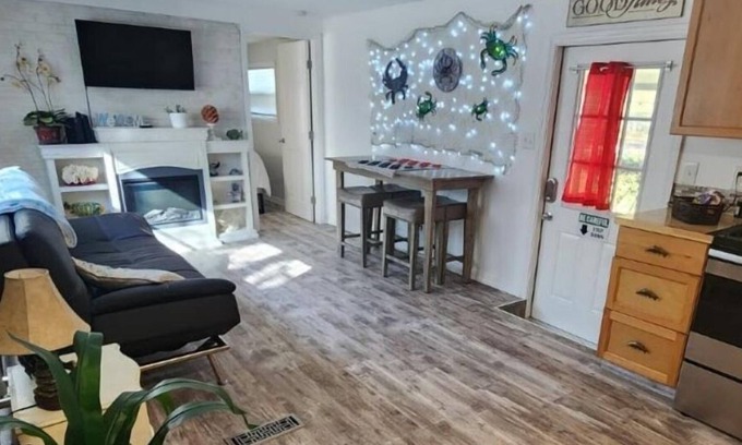 Crystal River House | 2 Bed/1.5 bath, Fenced 1.5 ac. Pet friendly Home & A RV Hook Up