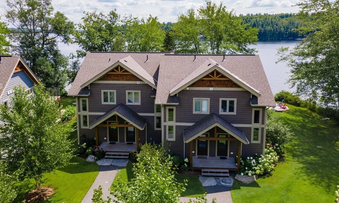 Muskoka Lakes Villa | 2 bed 1.5 bath Villa on Lake Muskoka