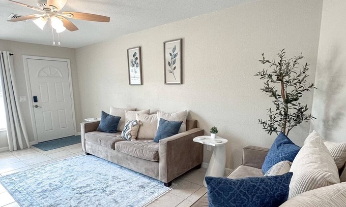 Fort Myers Shores House | 2 Bed/1 Bath - 1 King/ 2 Queens