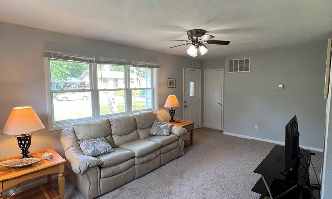 Springfield House | 2 Bed, 1 Bath + Office. Newly Renovated. Centrally located. Security Cameras.