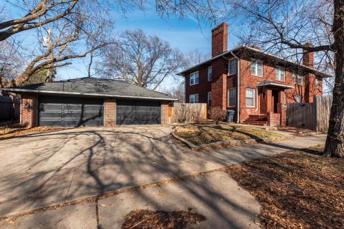 College Hill House | 2 Bed 1 Bath Property in College Hill with Garage
