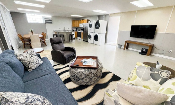 Anchor Bay Harbor Apartment | 2 Bed, 1 Bath Ranch Style, Ground Floor Unit, Sleeps 6, Newly Renovated!