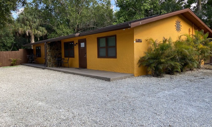 Solana Apartment | 2 Bed/1 Bath - Unit A