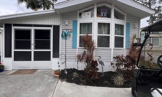 Braden River House | 2 bed, 2 bath home located in popular resort with pool. Near Siesta Key Beach