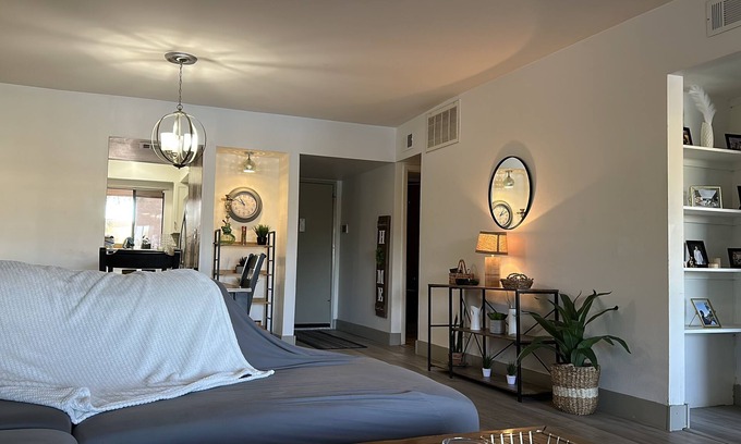 North Mountain Condo | 2 Bed 2 Bath Super Bowl/Waste Management