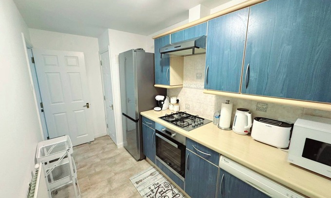 Bracknell Apartment | 2 Bed-2 Bath-Town Centre-Free Parking