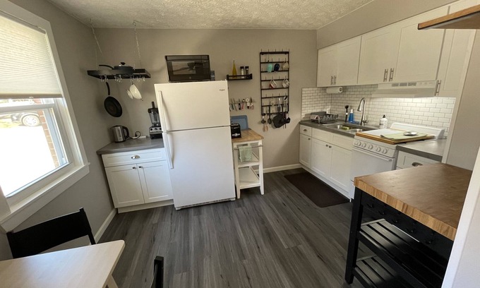 Newnan Apartment | 2 bed apt near historic downtown Newnan.