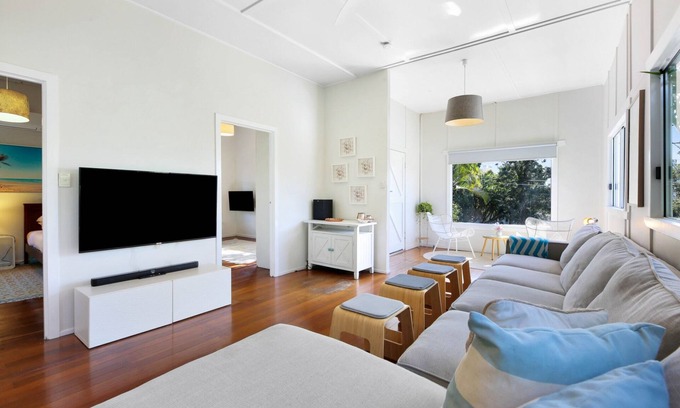Burleigh Heads House | 2-Bed Beach House in Burleigh Heads Amidst Nature