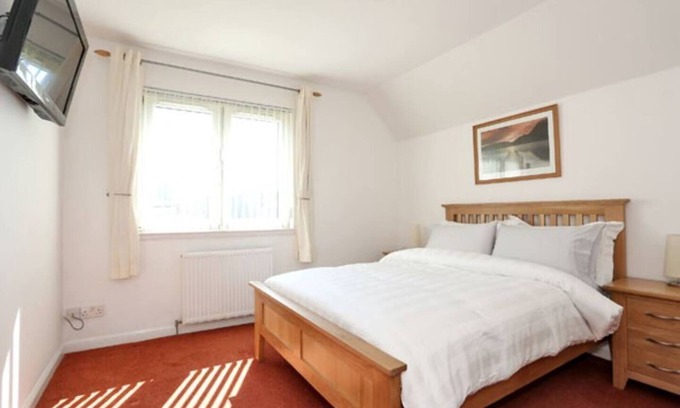 Central Aberdeen Apartment | 2-Bed Condo Best of Beach & City, FREE Parking!