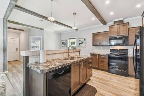 Dade City House | 2 Bed Cozy Home, Dade City, Pickle Ball and Pool