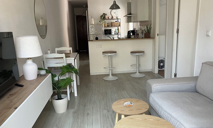 Badalona Apartment | 2 bedroom apartment close to Badalona Beach and the center of Barcelona