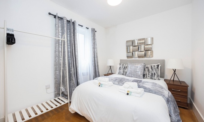 Fairfield Apartment | 2 Bed Flat | Central Croydon | Sleeps 5 | Contractors | Families