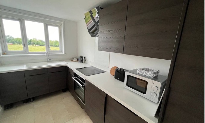 Woolwich Common Apartment | 2 Bed flat close to Elizabeth Line