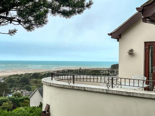 Aberdovey House | 2 Bed in Aberdovey 94565
