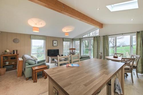 South Brent Cabin | 2 Bed in Avonwick oc-l32020
