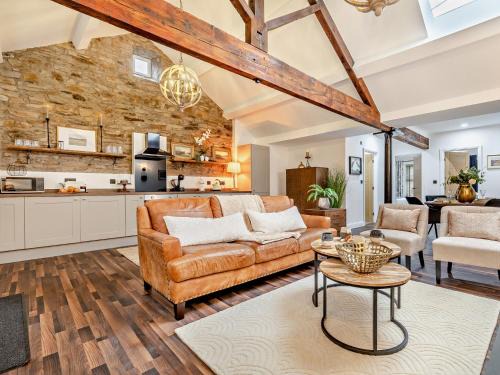 New Mills House | 2 Bed in Buxton 94059