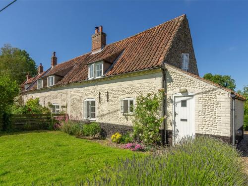 Field Dalling House | 2 Bed in Field Dalling KT007