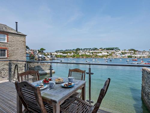 Polruan House | 2 Bed in Polruan PC074