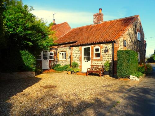 Roughton House | 2 Bed in Roughton BUCN8