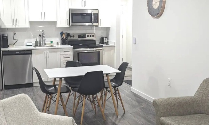 East Clayton North House | 2 bed Modern Suite near Langley Events Centre