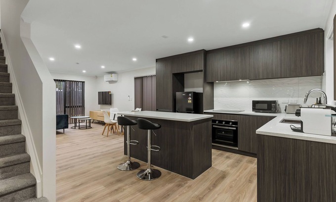 Papakura House | 2 Bed Room House - Holiday Home/Short term Rent