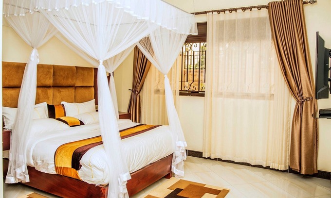 Entebbe Apartment | 2 Bed - Sleeps 4 - Free Airport Shuttle