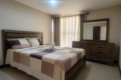 Portmore Apartment | 2 Bed-Sleeps 5-Private Garden-Free Parking