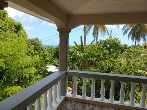 St. Patrick House | 2-Bed-Sleeps 5-Private terrace-Sea View-Parking