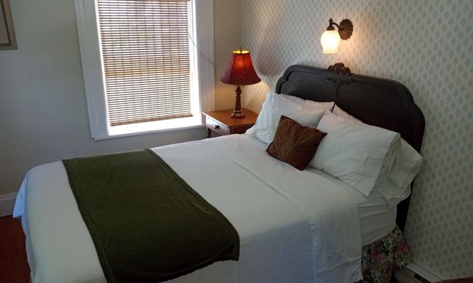 Port Albert House | 2 bedroom Suite at the historic Port Albert Inn in beautiful Port Albert, Ontario!