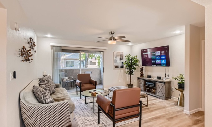 Paradise Valley Village Condo | 2 Bedrm/2Bath Condo In The Paradise Village Area w/20% Multiple Month Discount