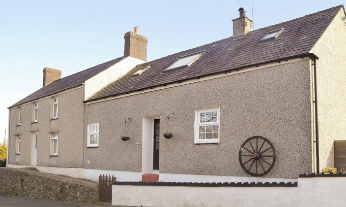 Pen-y-sarn Cottage | 2 bedroom accommodation in Pen-y-sarn near Amlwch