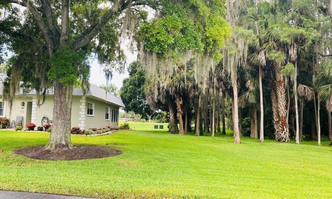 New Port Richey House | 2 Bedroom Townhome 422833 by Houzlet
