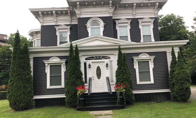 Oneonta Apartment | 2 bedroom/1 bath.