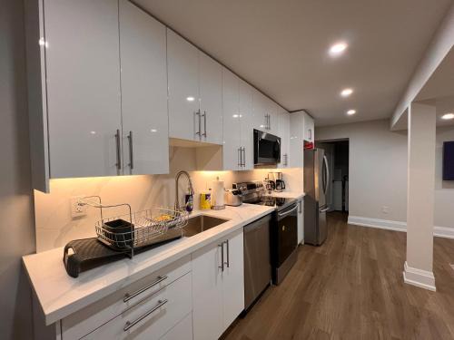 Richmond Hill Apartment | 2 Bedroom 1 Parking Basement Unit
