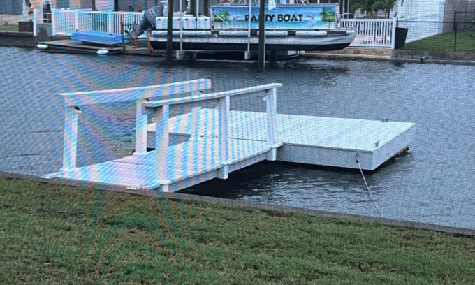Hudson House | 2 Bedroom, 2 1/2 Bath Waterfront Home. Kayaks. Dogs welcome