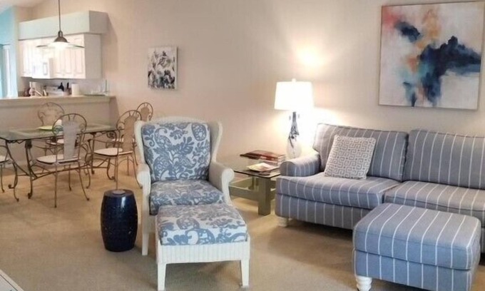 Palmer Ranch Condo | 2-bedroom 2 bath active community at Stoneybrook