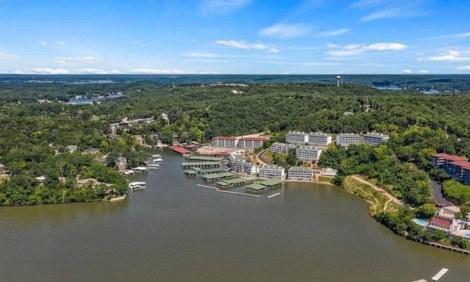 Lake Ozark Condo | 2 Bedroom, 2 Bath Lakefront Condo!