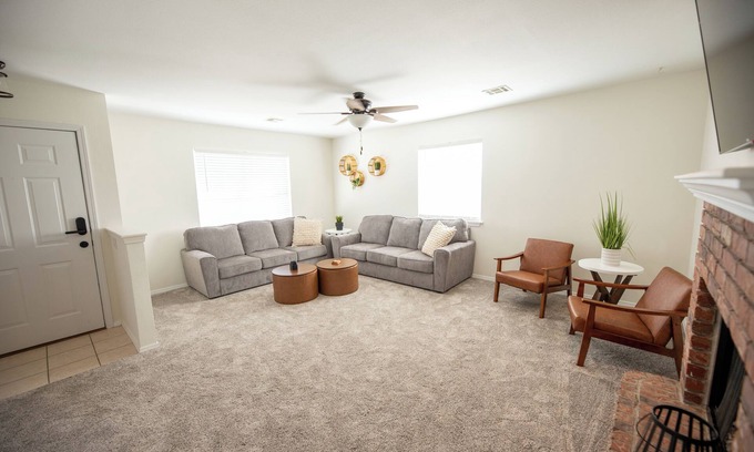 Caney House | 2-Bedroom 2-Bath Modern Duplex