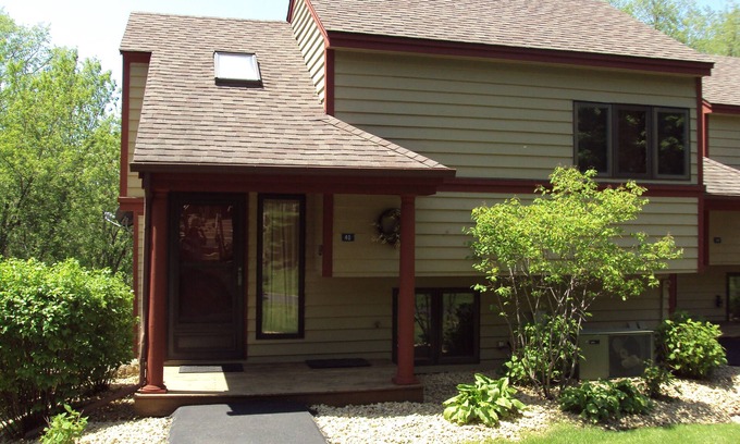 The Galena Territory House | 2 Bedroom, 2 bath townhouse in The Galena Territory. Close to Eagle Ridge Resort
