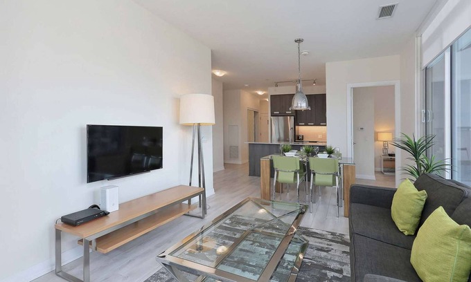 Hurontario Apartment | 2 Bedroom/2 Bathroom Suite