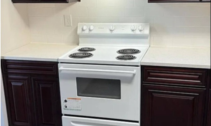 South Kansas City Condo | 2 Bedroom & 2 Bathrooms Apartment for Long-Term Rentals.