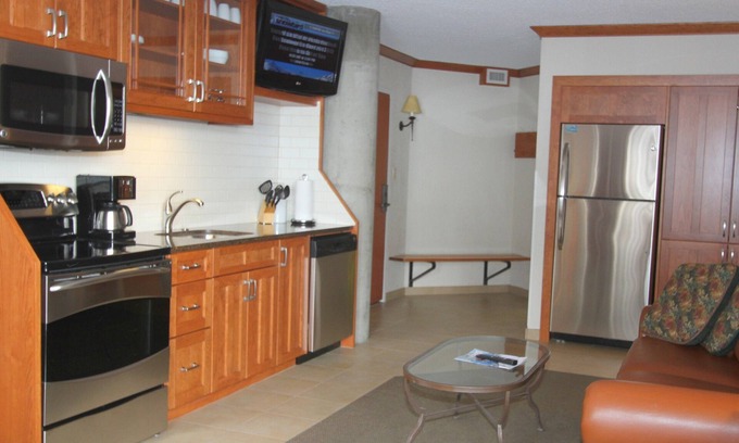 Salt Lake Mountain Resorts Condo | 2 Bedroom, 3 bath, Private Hot tub, Sleeps 10, Full Condo, Snowbird Utah