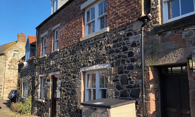 Berwick-upon-Tweed Cottage | 2 bedroom accommodation in Holy Island, near Bamburgh